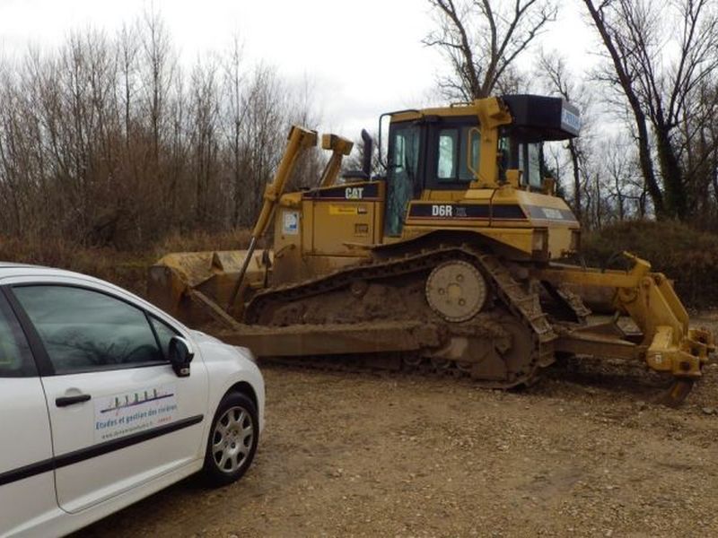 Voiture Dynamique Hydro et engin de chantier sur l'Ain